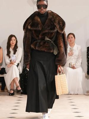 Коллекция Celine весна-лето 2026 (107986-celine-ss-07.jpg)