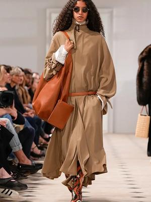 Коллекция Celine весна-лето 2026 (107986-celine-ss-09.jpg)