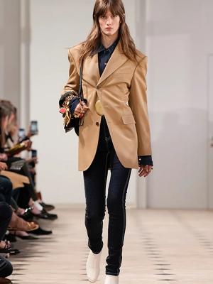 Коллекция Celine весна-лето 2026 (107986-celine-ss-b.jpg)