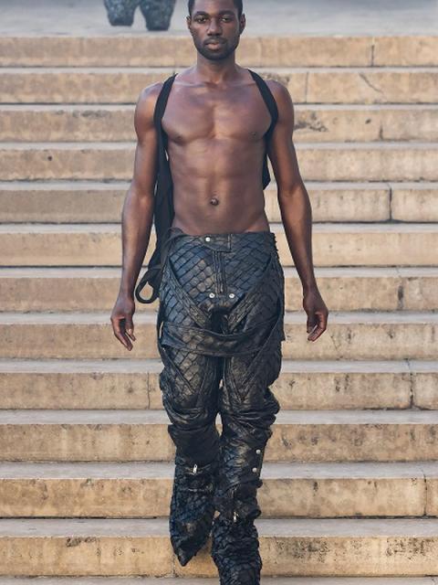 Коллекция Rick Owens весна-лето 2026 (108102-rick-owens-ss-01.jpg)