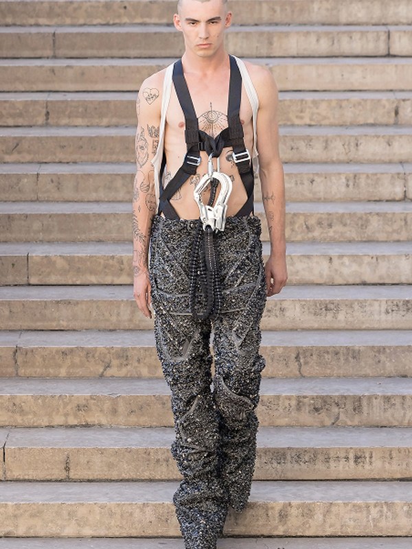 Коллекция Rick Owens весна-лето 2026 (108102-rick-owens-ss-02.jpg) Коллекция Rick Owens весна-лето 2026 (108102-rick-owens-ss-02.jpg)
