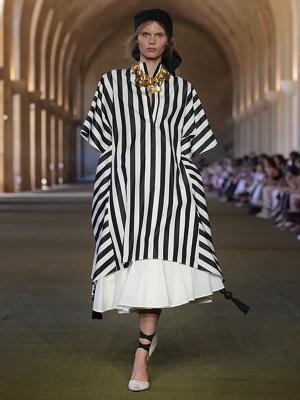 Коллекция Jacquemus осень-зима 2025/26 (108113-jacquemus-fw-01.jpg)