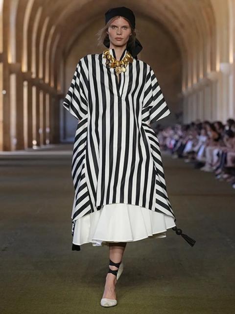 Коллекция Jacquemus осень-зима 2025/26 (108113-jacquemus-fw-01.jpg)