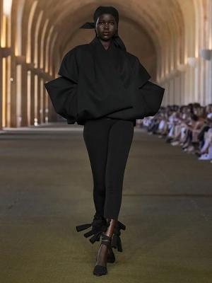 Коллекция Jacquemus осень-зима 2025/26 (108113-jacquemus-fw-04.jpg)