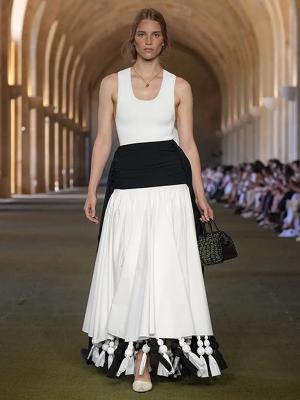 Коллекция Jacquemus осень-зима 2025/26 (108113-jacquemus-fw-05.jpg)