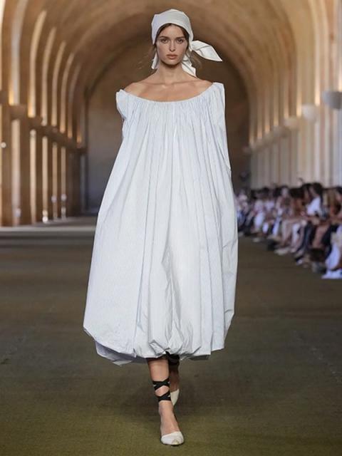 Коллекция Jacquemus осень-зима 2025/26 (108113-jacquemus-fw-06.jpg)