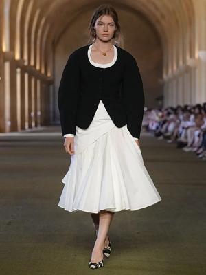 Коллекция Jacquemus осень-зима 2025/26 (108113-jacquemus-fw-07.jpg)