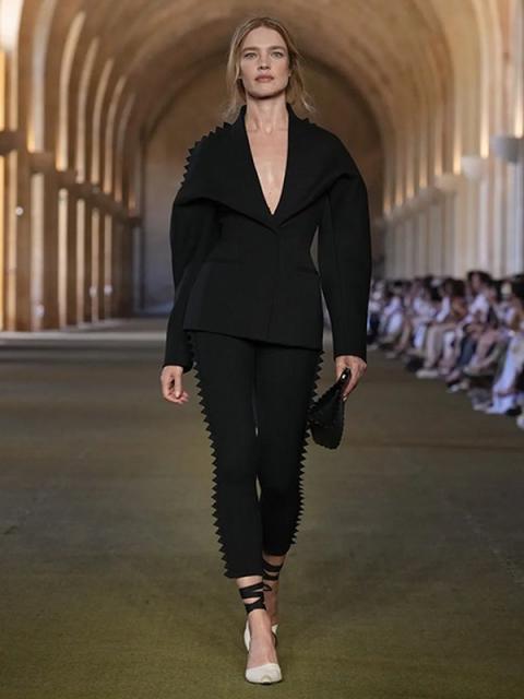 Коллекция Jacquemus осень-зима 2025/26 (108113-jacquemus-fw-08.jpg)
