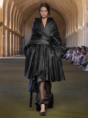 Коллекция Jacquemus осень-зима 2025/26 (108113-jacquemus-fw-09.jpg)