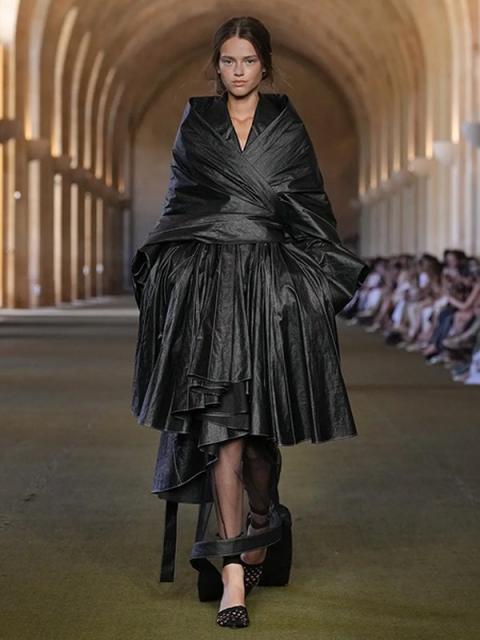 Коллекция Jacquemus осень-зима 2025/26 (108113-jacquemus-fw-09.jpg)
