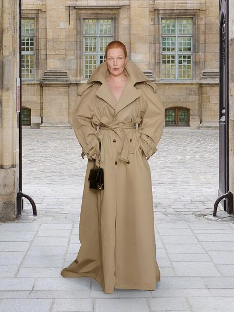 Коллекция Balenciaga осень-зима 2025/26 (108135-balenciaga-fw-04.jpg)