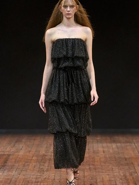 Коллекция Viktor & Rolf осень-зима 2025/26 (108189-viktor-rolf-fw-02.jpg)