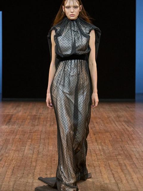 Коллекция Viktor & Rolf осень-зима 2025/26 (108189-viktor-rolf-fw-09.jpg)