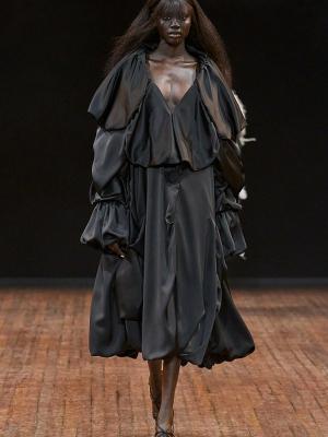 Коллекция Viktor & Rolf осень-зима 2025/26 (108189-viktor-rolf-fw-b.jpg)