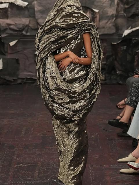 Коллекция Maison Margiela осень-зима 2025/26 (108201-maison-margiela-fw-b.jpg)