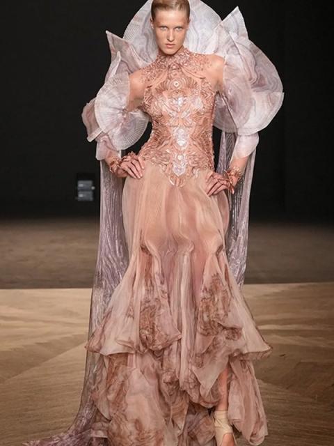 Коллекция Iris van Herpen осень-зима 2025/26 (108212-iris-van-herpen-fw-04.jpg)