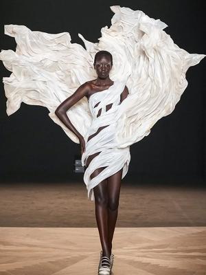 Коллекция Iris van Herpen осень-зима 2025/26 (108212-iris-van-herpen-fw-08.jpg)