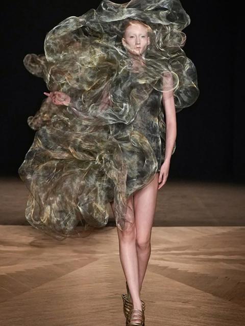 Коллекция Iris van Herpen осень-зима 2025/26 (108212-iris-van-herpen-fw-b.jpg)