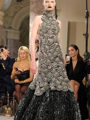 Коллекция Schiaparelli осень-зима 2025/26 (108224-schiaparelli-fw-08.jpg)