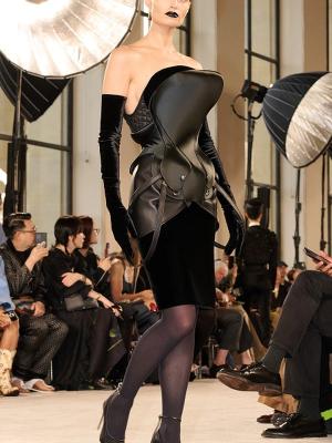 Коллекция Schiaparelli осень-зима 2025/26 (108224-schiaparelli-fw-11.jpg)