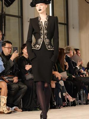 Коллекция Schiaparelli осень-зима 2025/26 (108224-schiaparelli-fw-b.jpg)