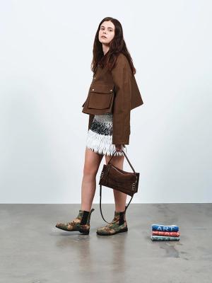 Коллекция JW Anderson Resort 2026 (108249-jw-anderson-resort-01.jpg)