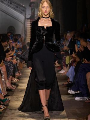 Коллекция Elie Saab осень-зима 2025/26 (108330-elie-saab-fw-01.jpg)
