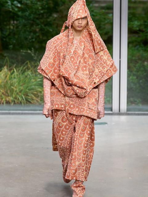 Коллекция Issey Miyake Menswear весна-лето 2026 (108404-issey-miyake-ss-01.jpg)