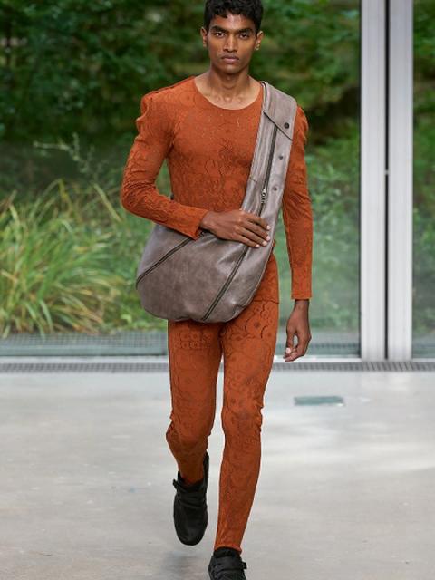 Коллекция Issey Miyake Menswear весна-лето 2026 (108404-issey-miyake-ss-02.jpg)