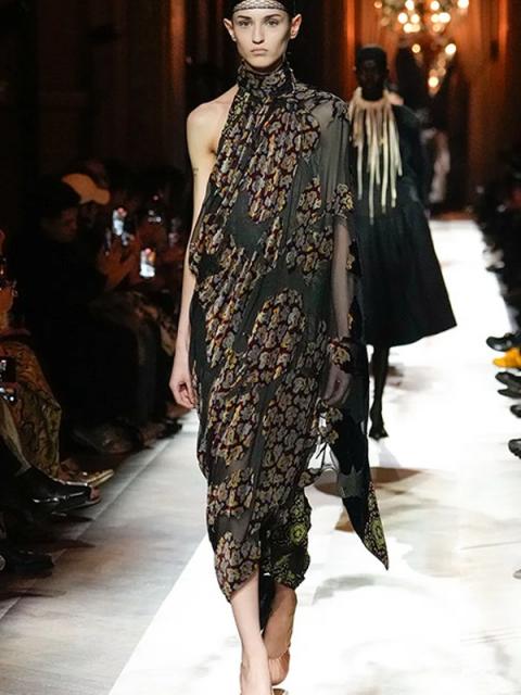 Коллекция Dries Van Noten осень-зима 2025/26 (108430-dries-van-noten-fw-01.jpg)
