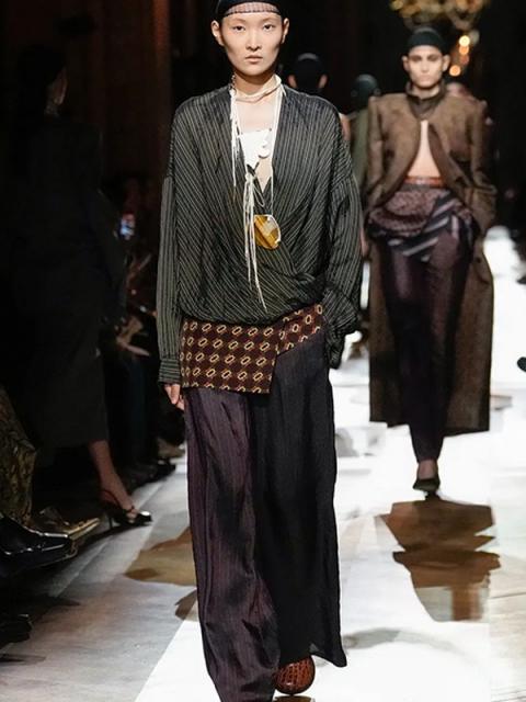Коллекция Dries Van Noten осень-зима 2025/26 (108430-dries-van-noten-fw-05.jpg)