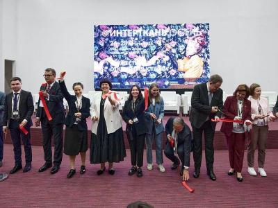 «Интерткань-2025. Осень»: широкий спектр текстильных направлений и перспективы развития легпрома (108565-intertkan-2025-00.jpg)
