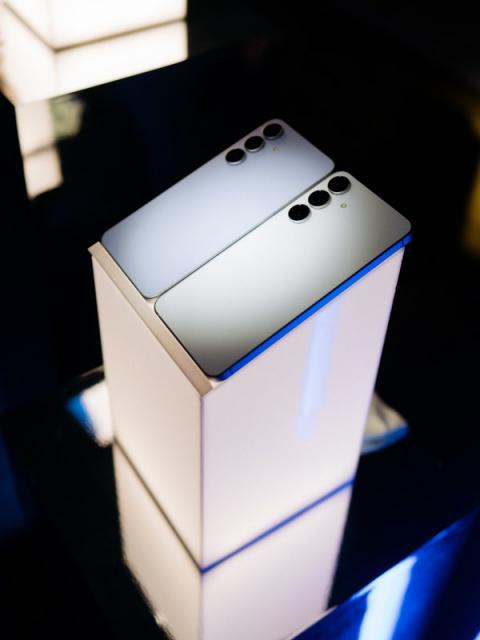 Презентация новинок от Samsung Galaxystore (108640-samsung-galaxystore-01.jpg)