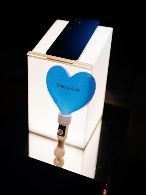 Презентация новинок от Samsung Galaxystore (108640-samsung-galaxystore-b.jpg)