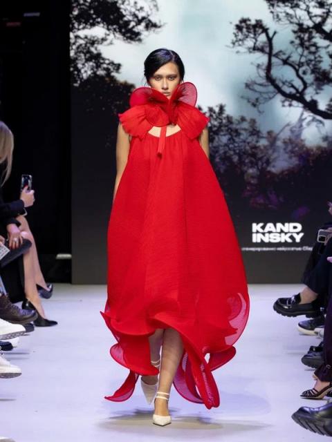 Многослойные конструкции и сложные фактуры в коллекции бренда Tatiana Kotova (108675-tatiana-kotova-06.jpg)