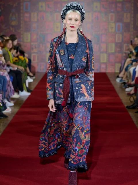 Бренд «Душегрея» отметил  юбилей коллекцией «Вечорка или пора молодцу жениться» (108757-dushegreya-yubiley-03.jpg)