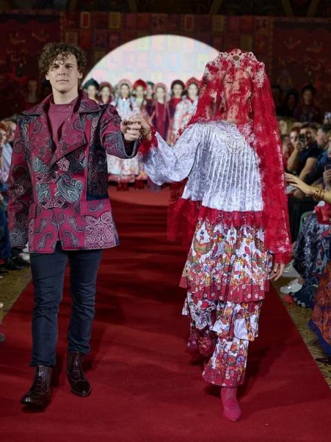 Бренд «Душегрея» отметил  юбилей коллекцией «Вечорка или пора молодцу жениться» (108757-dushegreya-yubiley-b.jpg)