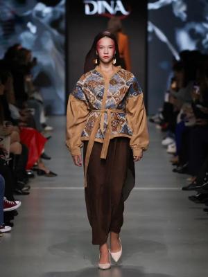 «Скромная мода» в коллекции бренда Dina (108841-dina-2025-04.jpg)