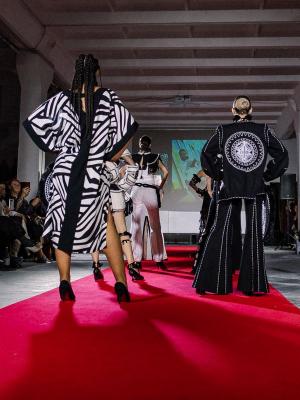 Этно-дизайн объединяет мир (108881-etnomoda-2025-09.jpg)