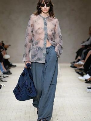 Коллекция Emporio Armani весна-лето 2026 (SS-2026) (109015-armani-ss-2026-08.jpg)