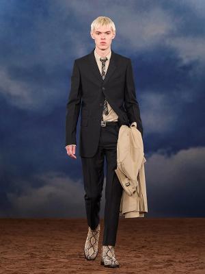 Коллекция Burberry весна-лето 2026 (109056-burberry-ss-01.jpg)