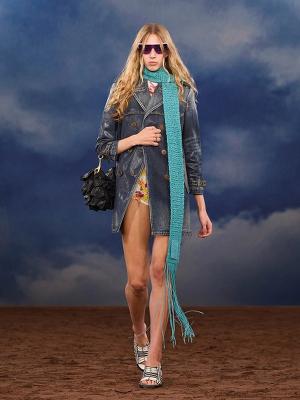 Коллекция Burberry весна-лето 2026 (109056-burberry-ss-02.jpg)