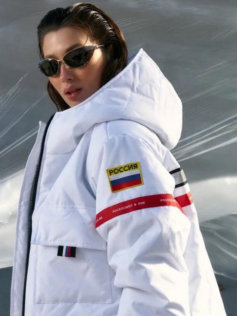 «Роскосмос» и DNK Russia выпустили новую лимитированную коллекцию в тематике космоса (109125-roskosmos-dnk-russia-b.jpg)