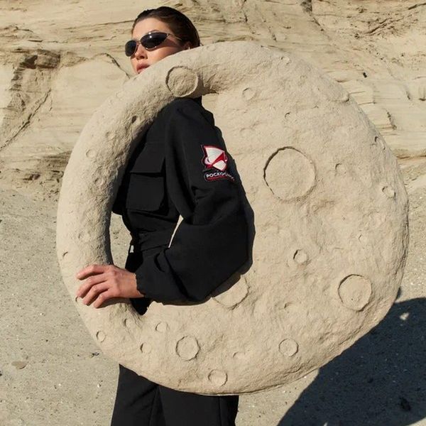 «Роскосмос» и DNK Russia выпустили новую лимитированную коллекцию в тематике космоса (109125-roskosmos-dnk-russia-s.jpg)