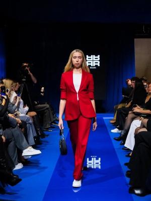 Коллекция Marc Cain & Riani на Metropolis x Sokol Fashion Week FW/2025 (109245-marc-cain-riani-07.jpg)