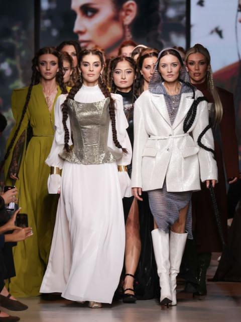 Hatsibana показал свою коллекцию на Lakmé Fashion Week (Нью-Дели, Индия) (109294-hatsibana-b.jpg) Hatsibana показал свою коллекцию на Lakmé Fashion Week (Нью-Дели, Индия) (109294-hatsibana-b.jpg)