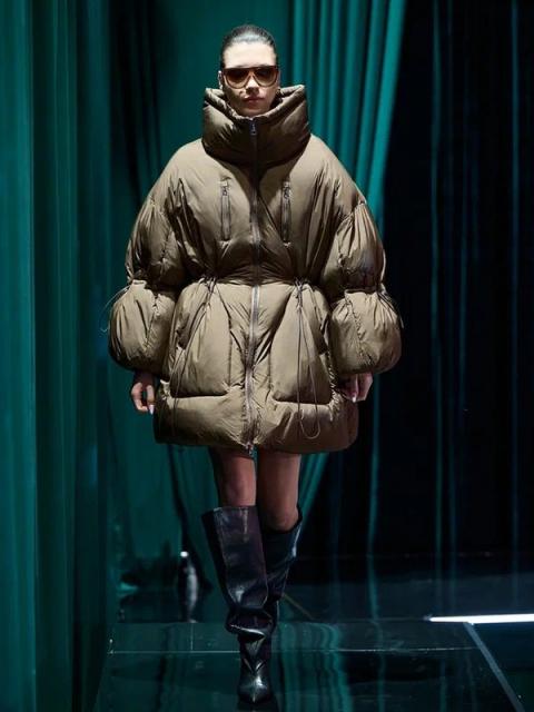 Коллекции брендов Vassa&Co и You Wanna на Metropolis x Sokol Fashion Week FW-2025 (109357-vassa-co-you-wanna-09.jpg) Коллекции брендов Vassa&Co и You Wanna на Metropolis x Sokol Fashion Week FW-2025 (109357-vassa-co-you-wanna-09.jpg)