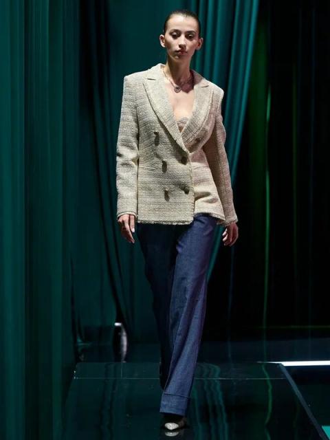 Коллекция бренда Guess на Metropolis x Sokol Fashion Week FW-2025 (109482-guess-fw-06.jpg) Коллекция бренда Guess на Metropolis x Sokol Fashion Week FW-2025 (109482-guess-fw-06.jpg)