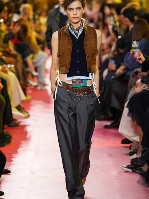 Коллекция Miu Miu весна-лето 2026 (109509-miu-miu-ss-08.jpg)