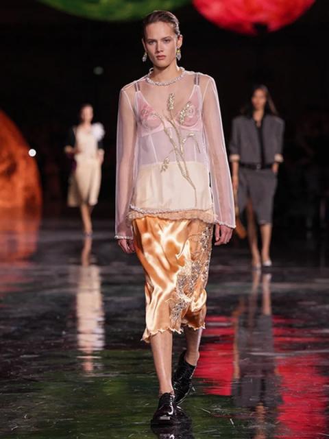 Коллекция Chanel весна-лето 2026 (109523-chanel-ss-02.jpg) Коллекция Chanel весна-лето 2026 (109523-chanel-ss-02.jpg)